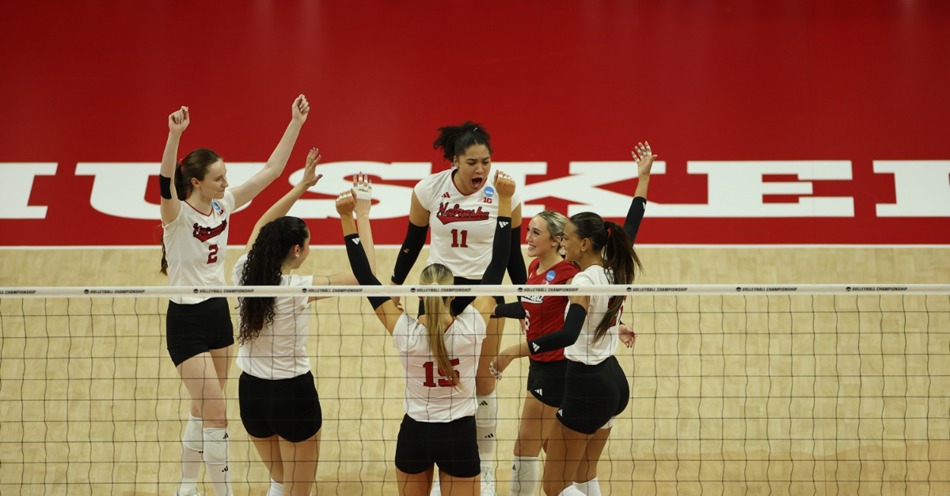 Huskers Cruise Into Regional Final